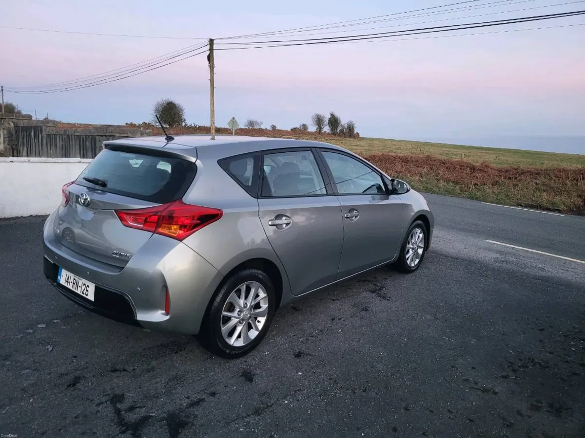 Toyota Auris diesel ** only 93km** - Image 1