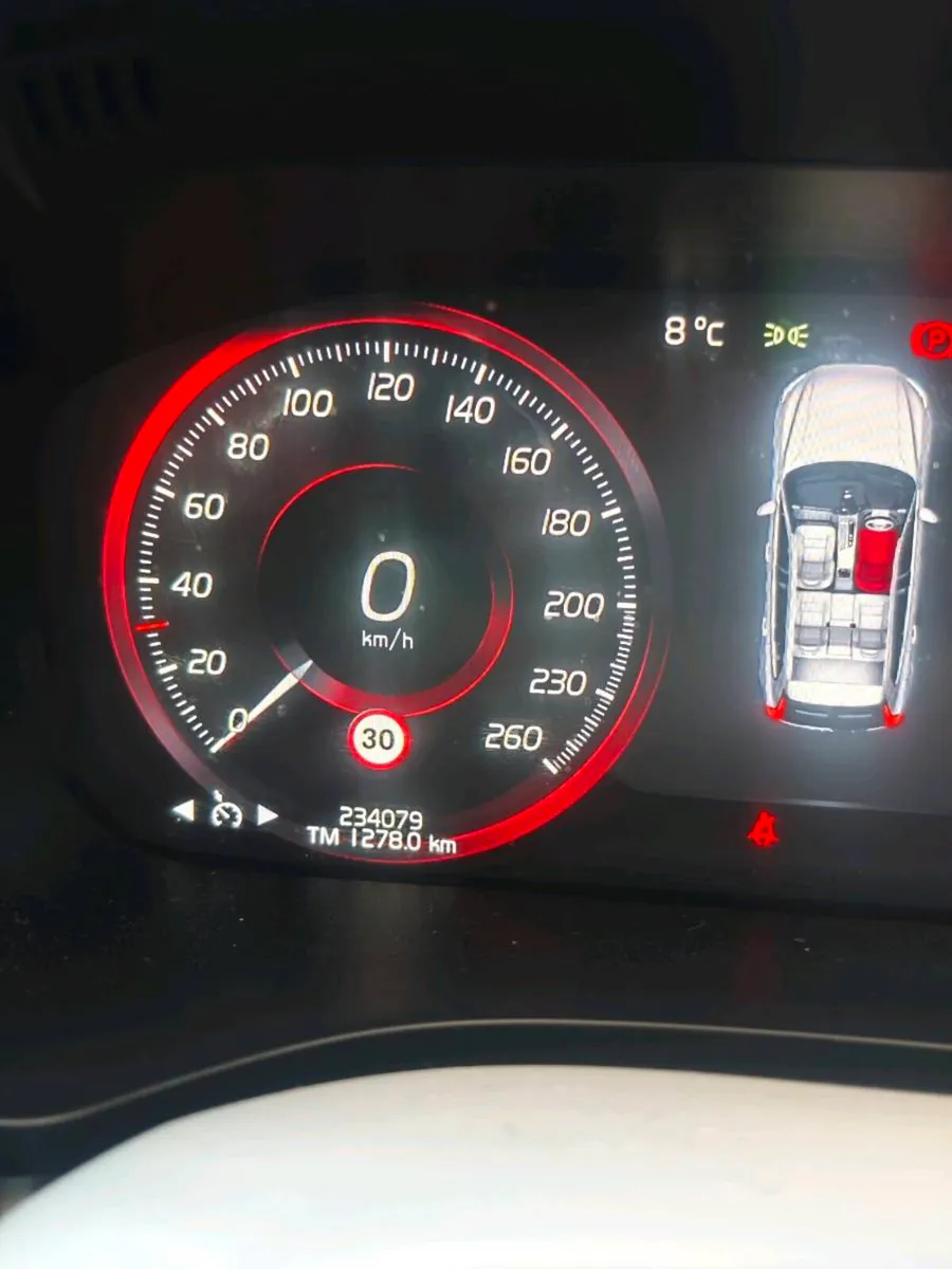 Volvo XC60 D4 AWD Automatic - Image 5