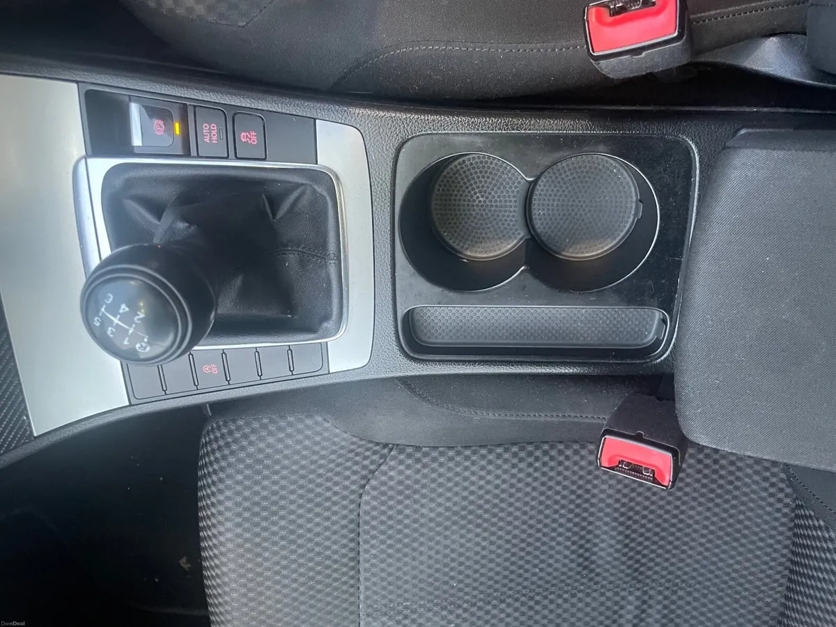 Volkswagen Passat 2011 - Image 3