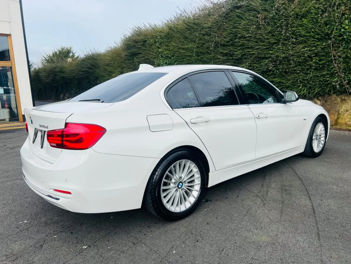 BMW 3-Series LEATHER INTERIOR // HEATED SEATS - Image 4
