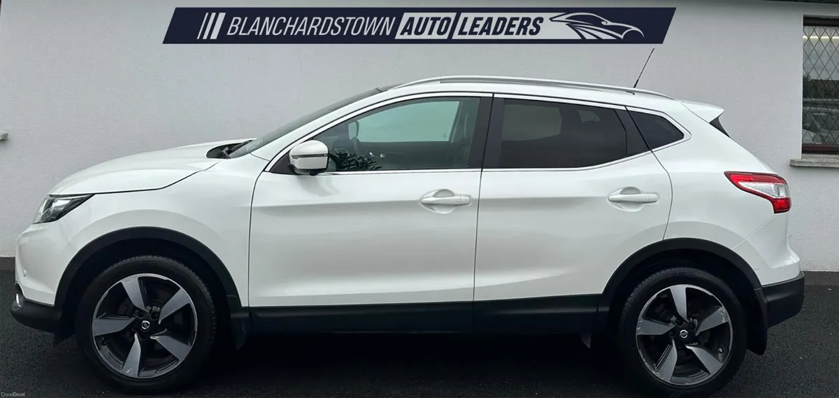 NISSAN QASHQAI 1.2 SV PREMIUM 115 BHP NAV LEATHER - Image 2