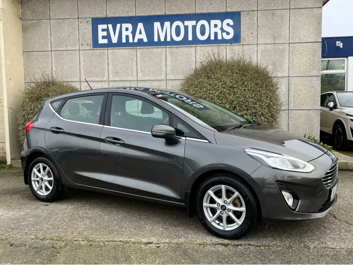 Ford Fiesta TITANIUM 1.1 PETROL - Image 3