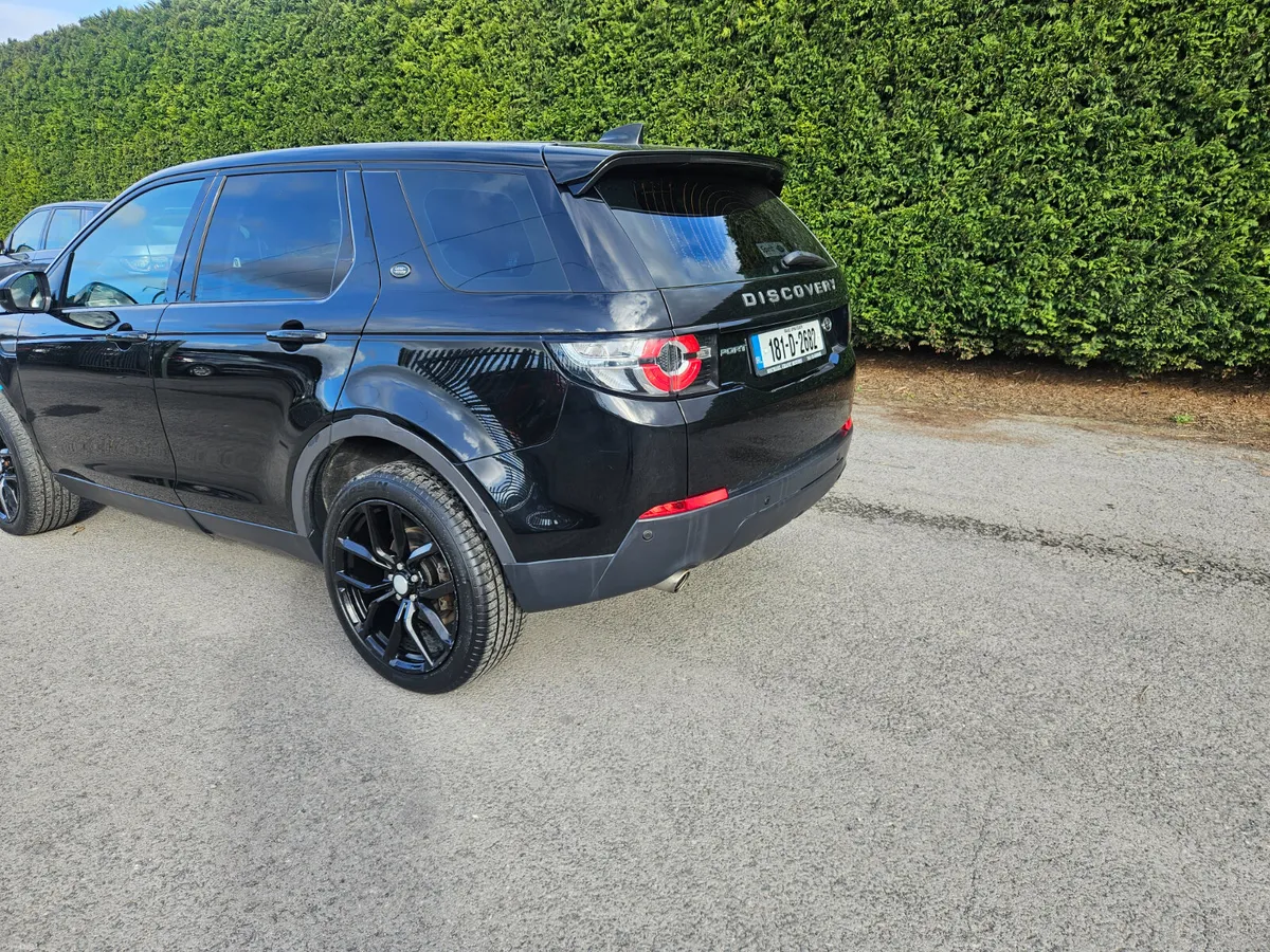Land Rover Discovery Sport 2018 2.0 AUTO 7 SEATS - Image 2