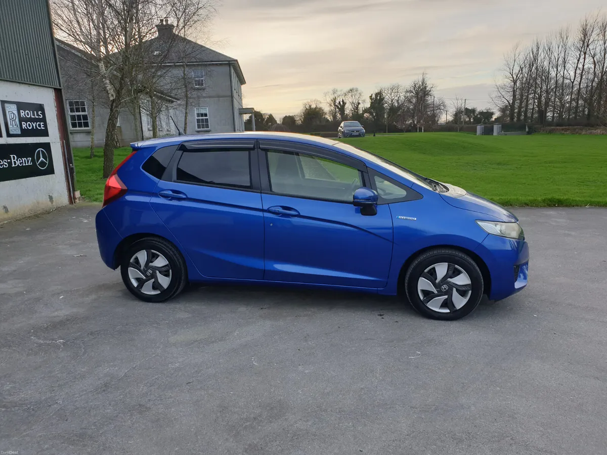 HONDA FIT /151/AUTO/NCT/TAX. REVERSE CAMERA - Image 4