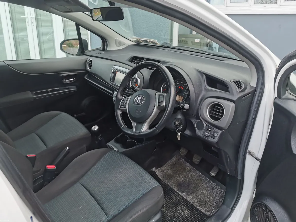 Toyota Yaris 2012 - Image 4