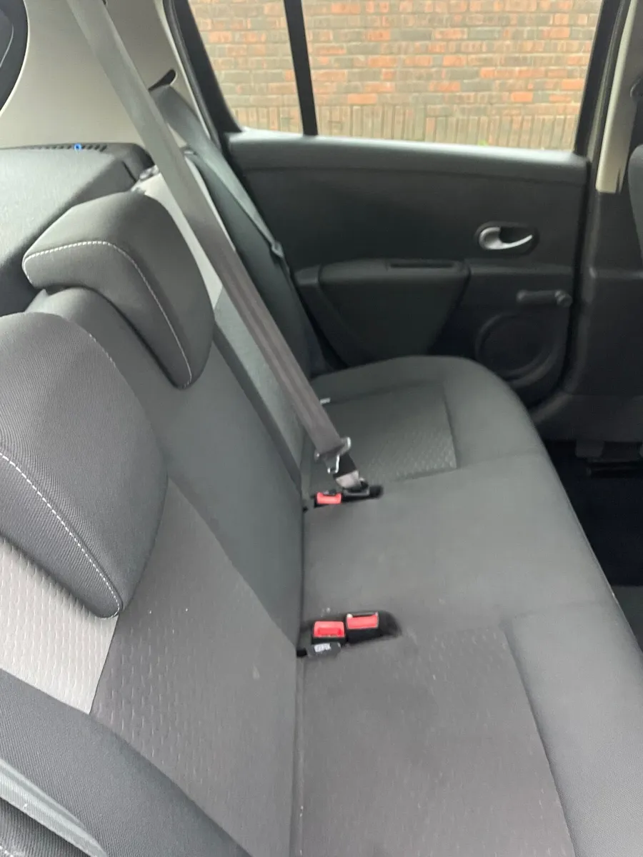 Renault Clio 2011 - Image 4