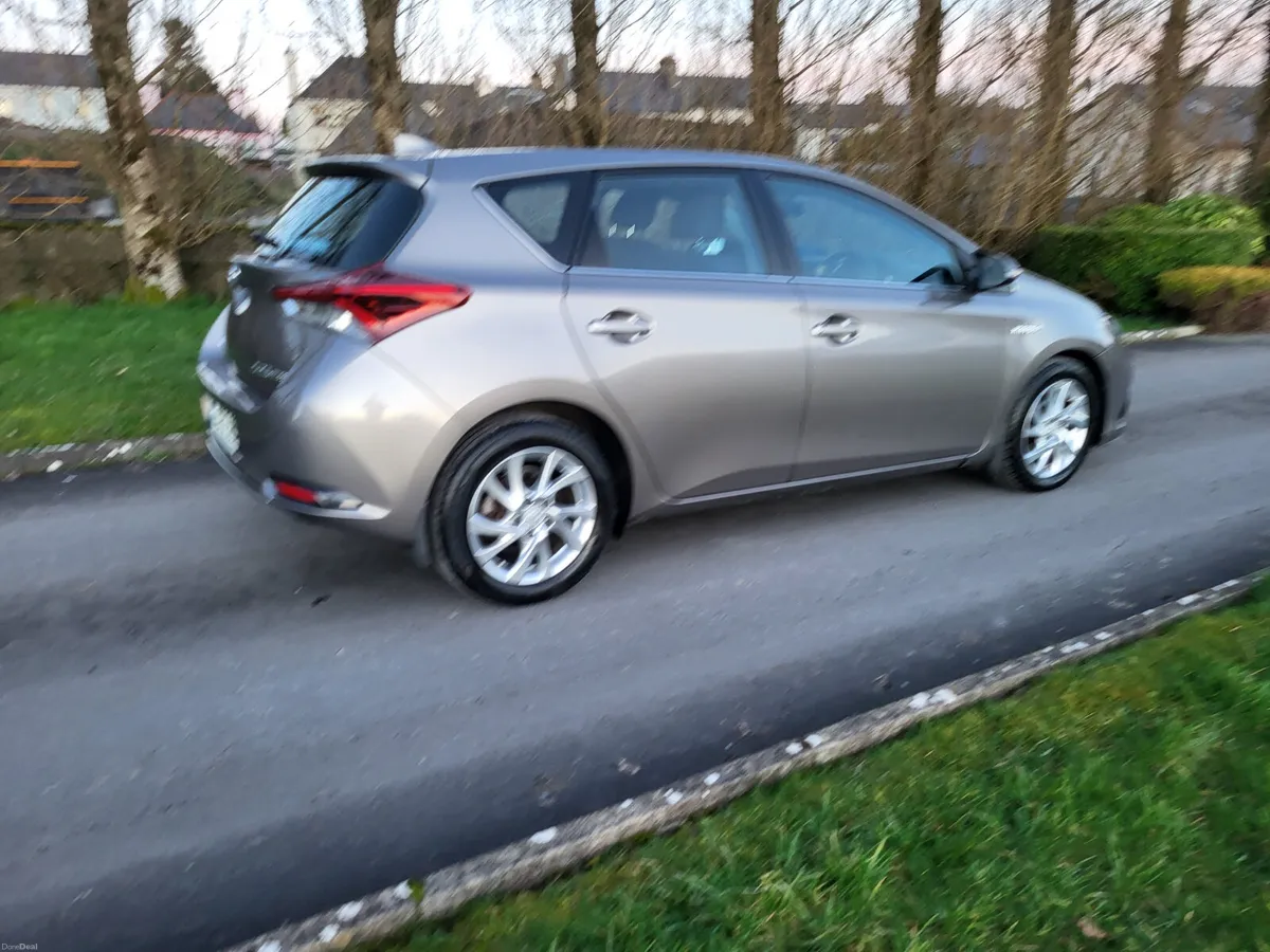 Toyota Auris Hybrid  Automatic - Image 2