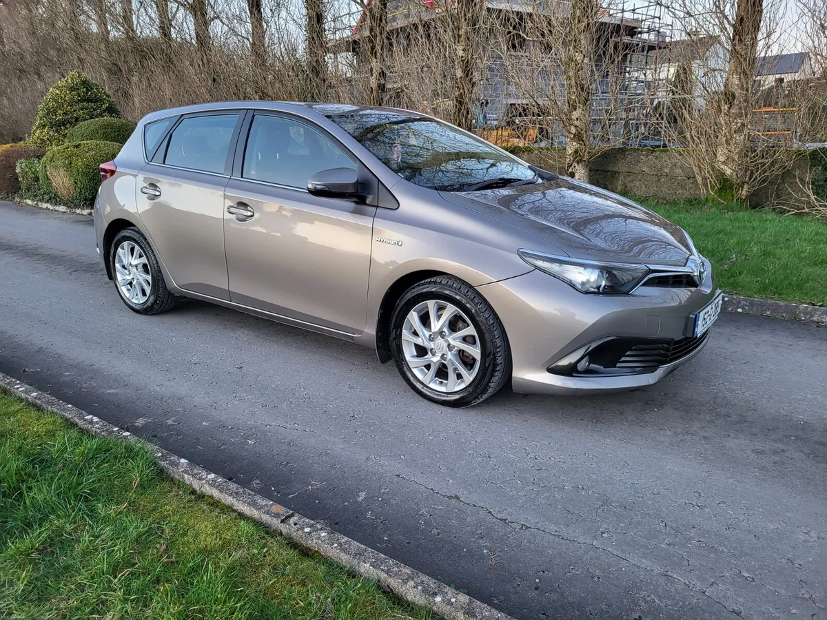 Toyota Auris Hybrid  Automatic - Image 1