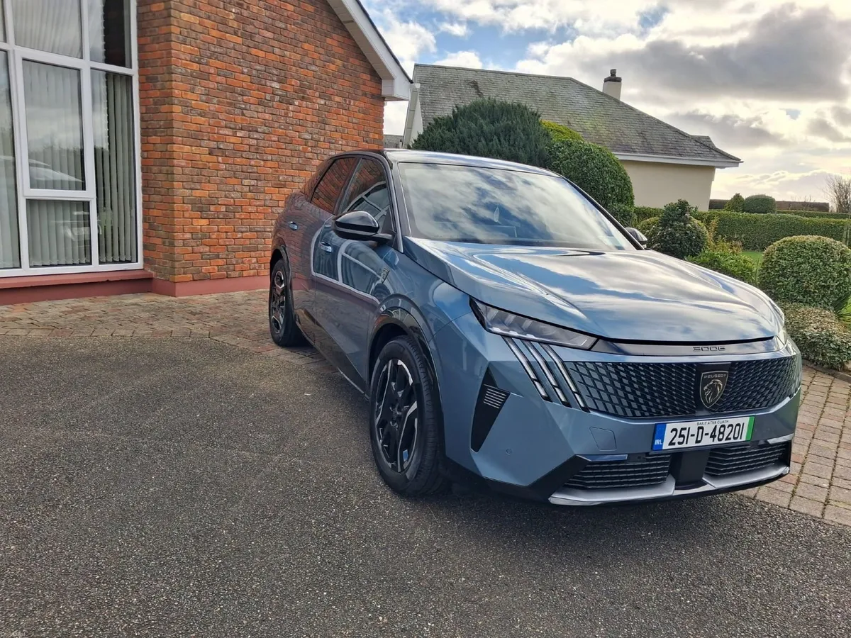 Peugeot 3008 EV GT line 2025 - Image 1