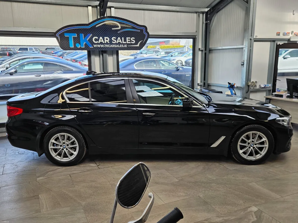 18 BMW 520 D SE EDITION - Image 2