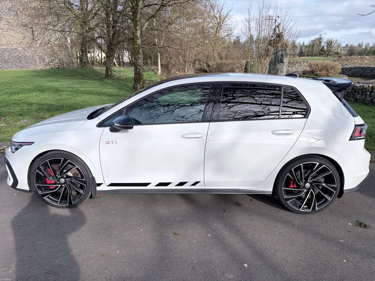Volkswagen Golf GTi 2025 - Image 2