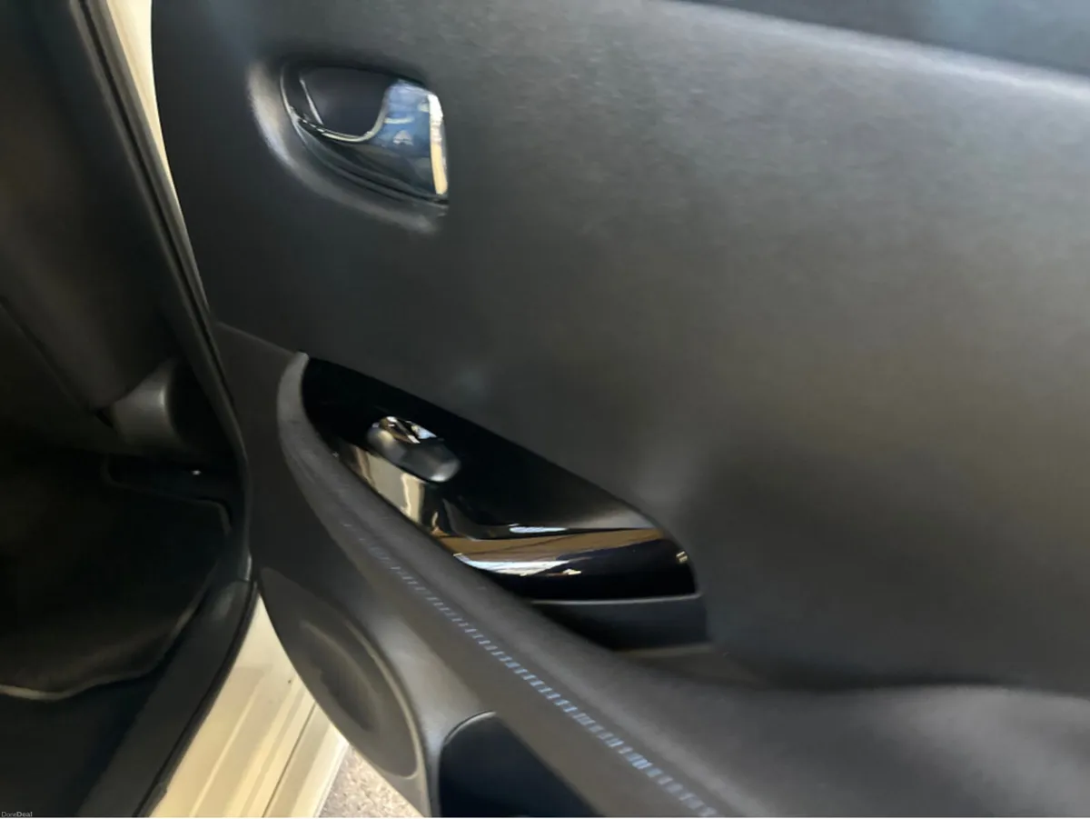 Nissan Leaf 40K EV SV PREMIUM 40KW '18 4DR AUTO - Image 4