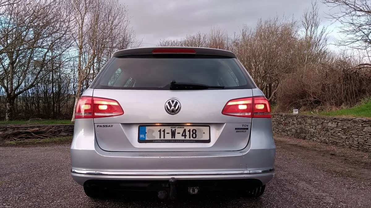 Volkswagen Passat 2011 - Image 2