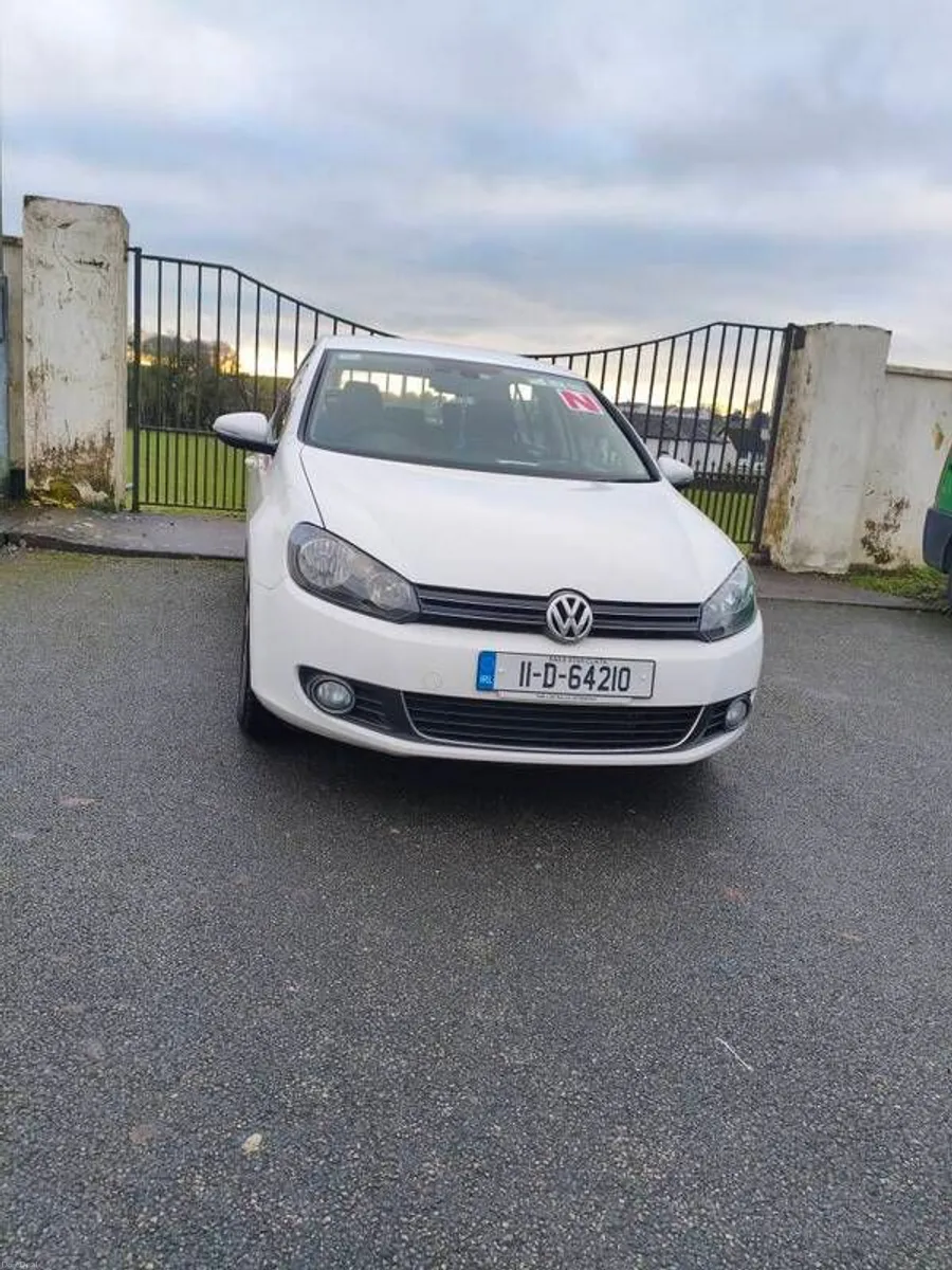 2011 Volkswagen Golf - Image 3