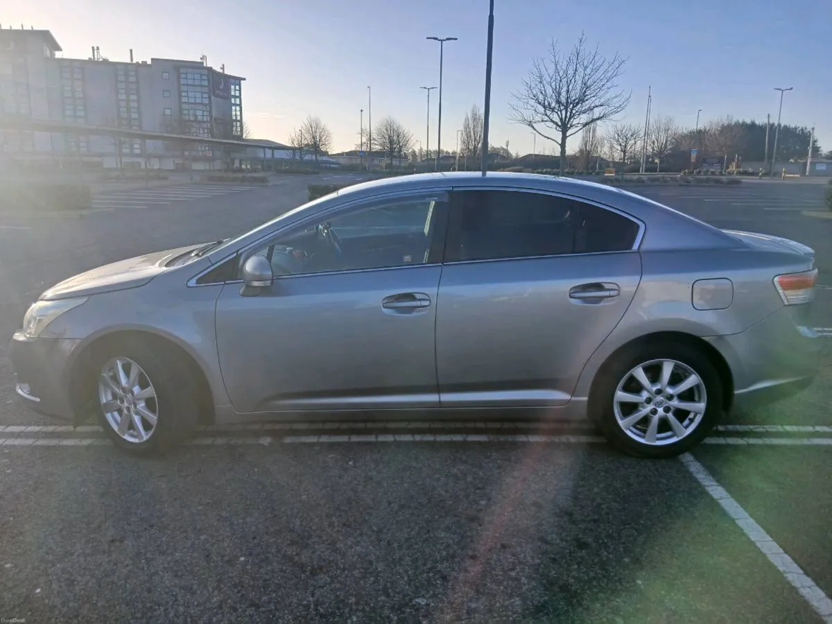 Toyota avensis saloon - Image 3