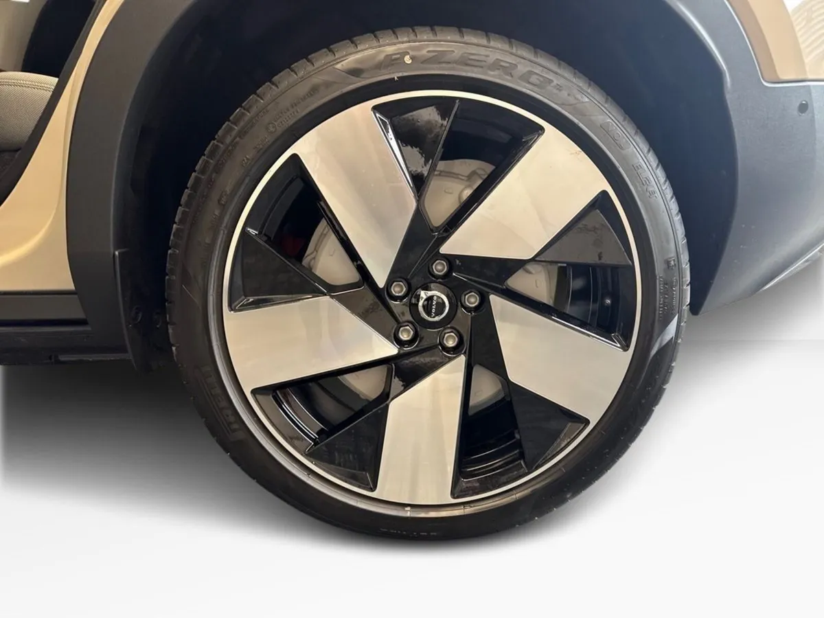Volvo EX40 ULTRA LONG RANGE *1.9% APR* €115 PER WE - Image 5