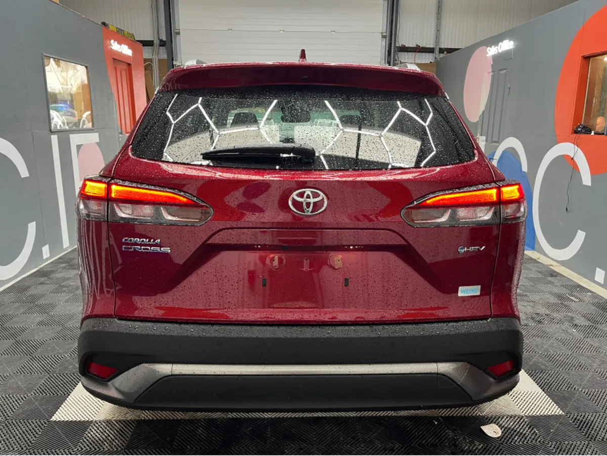 Toyota Corolla €38950 2025 TOYOTA COROLLA CROSS HY - Image 3