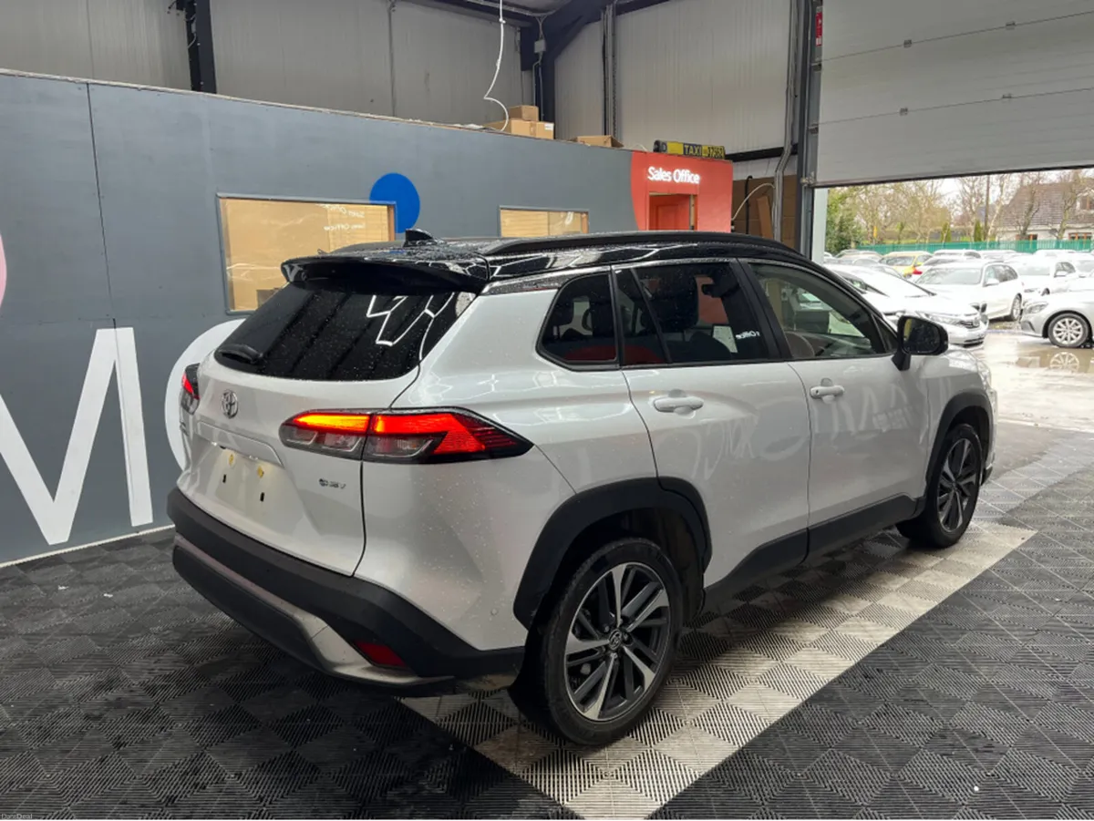 Toyota Corolla €33950! 2024 TOYOTA COROLLA CROSS H - Image 2