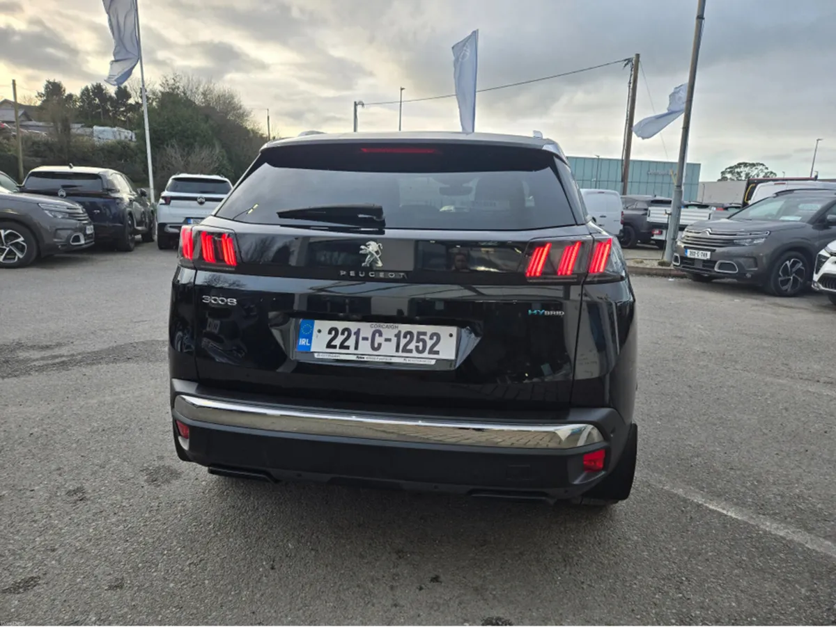 Peugeot 3008 FL ALLURE 1.6 PHEV 225 FW FWD AUTO - Image 4