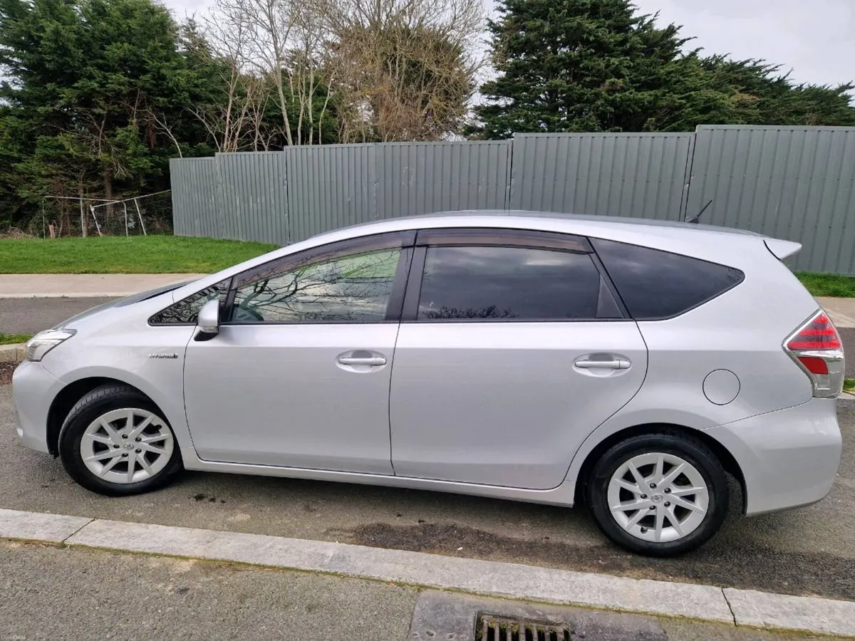 Toyota Prius 7 seater - Image 3