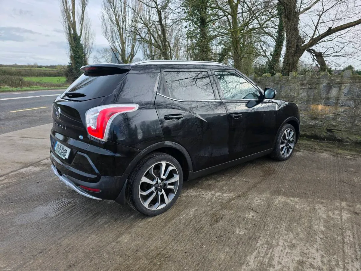 2017 SSANGYONG TIVOLI 4X2 EL XRAD CROSSOVER AUTO - Image 4