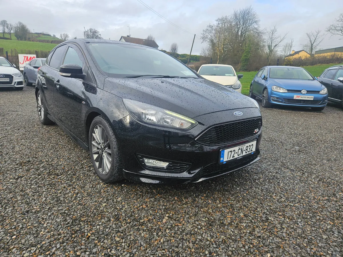 2017 Ford Focus ST Line - Image 2