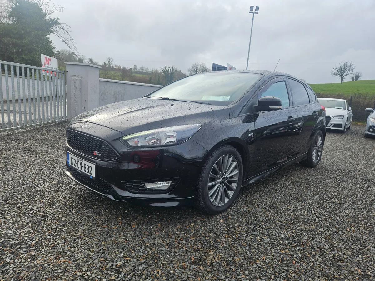 2017 Ford Focus ST Line - Image 3