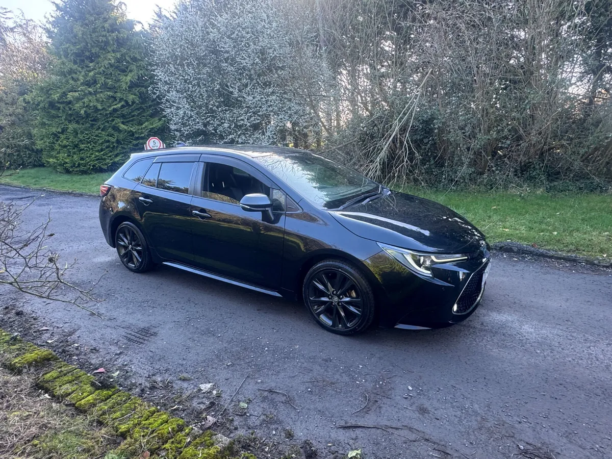 21 TOYOTA COROLLA 1.8 HYBRID SPORT - Image 1