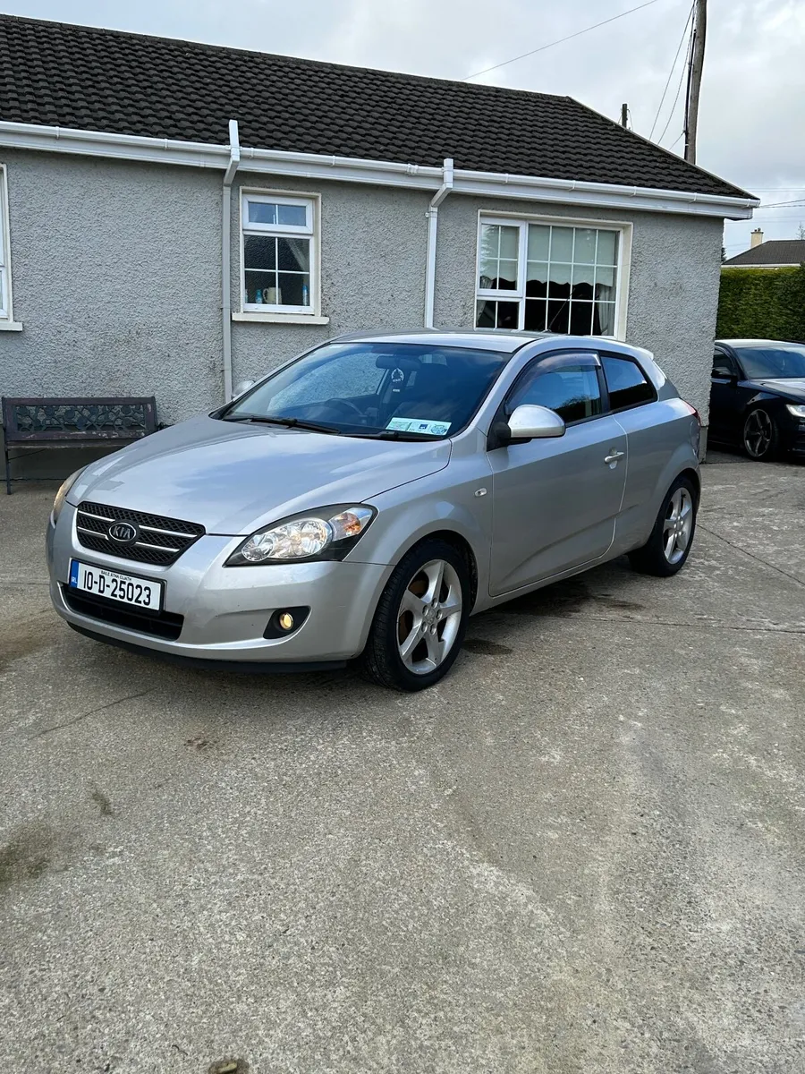 Kia Ceed 2010 - Image 1
