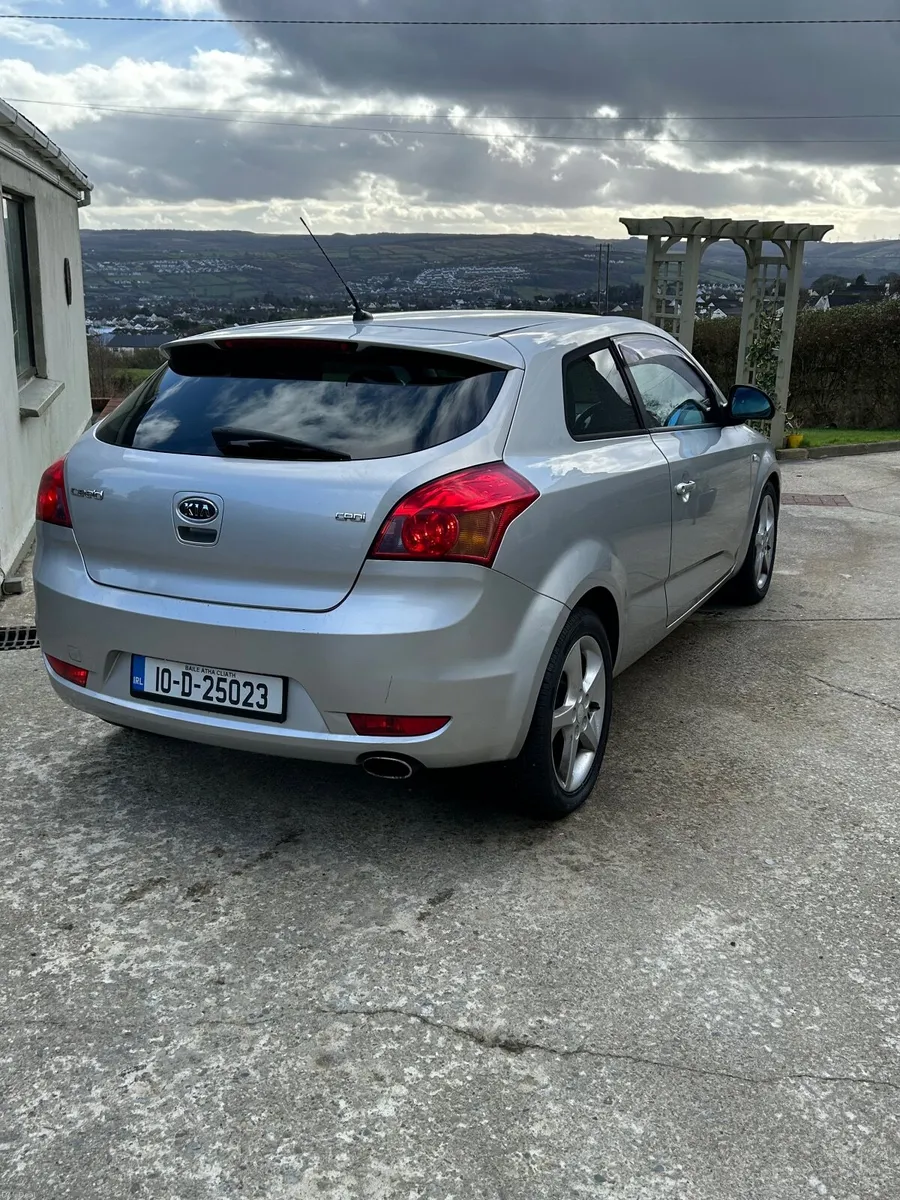 Kia Ceed 2010 - Image 2