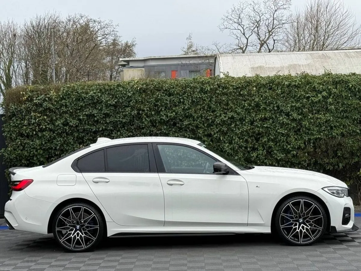 BMW 3-Series 330e M-SPORT COMPETITION 2.0 HYBRID / - Image 2