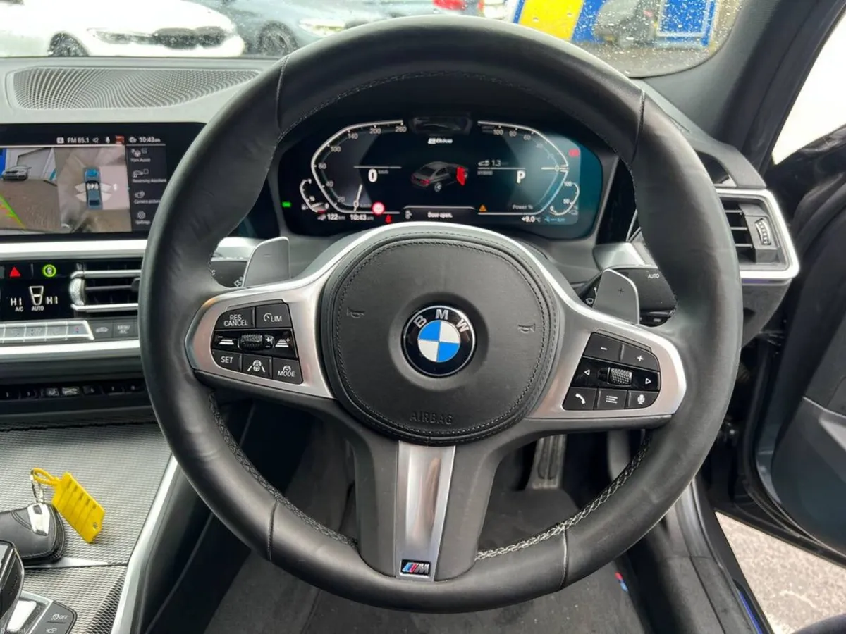 BMW 3-Series 330e M-SPORT COMPETITION 2.0 HYBRID / - Image 4