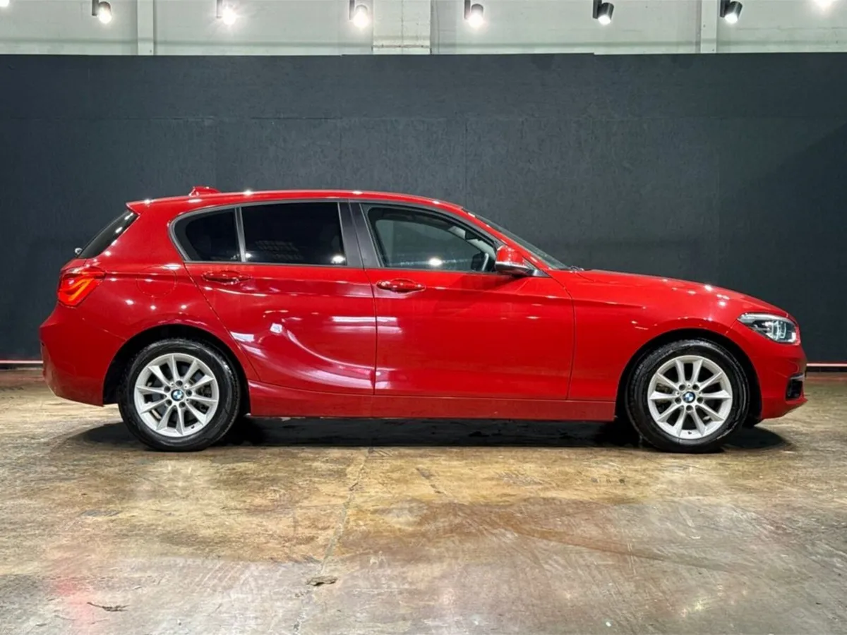 BMW 1-Series 1.5L AUTOMATIC - 118I STYLE - BLACK/W - Image 3