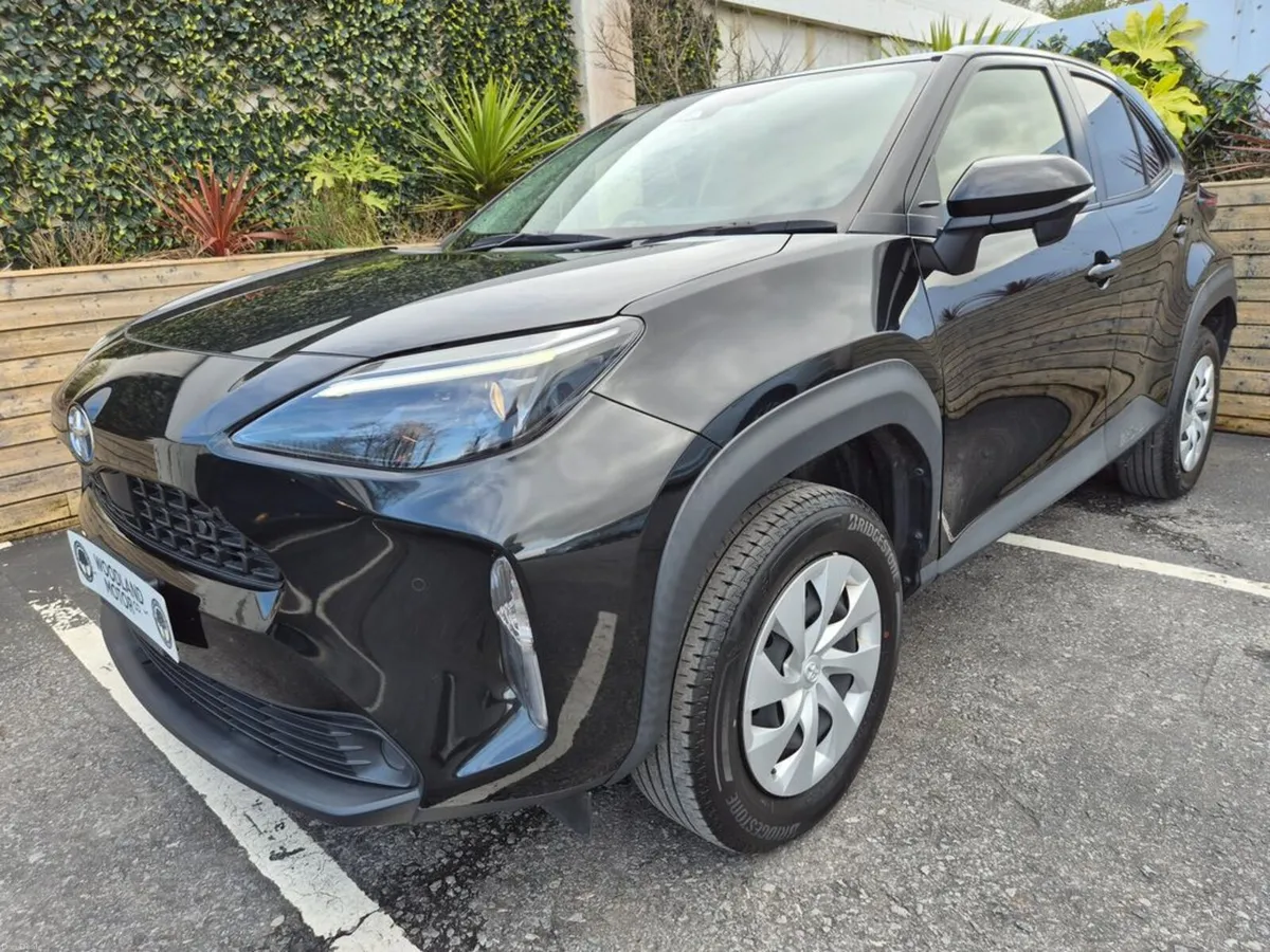 Toyota Yaris Cross 1.5 HYBRID / X SPEC / LOW MILEA - Image 3