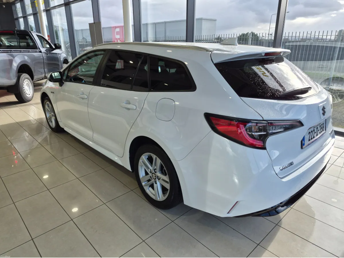 Suzuki Swace 1.8 HYBRID SZ-T CVT 4DR AUTO - Image 2