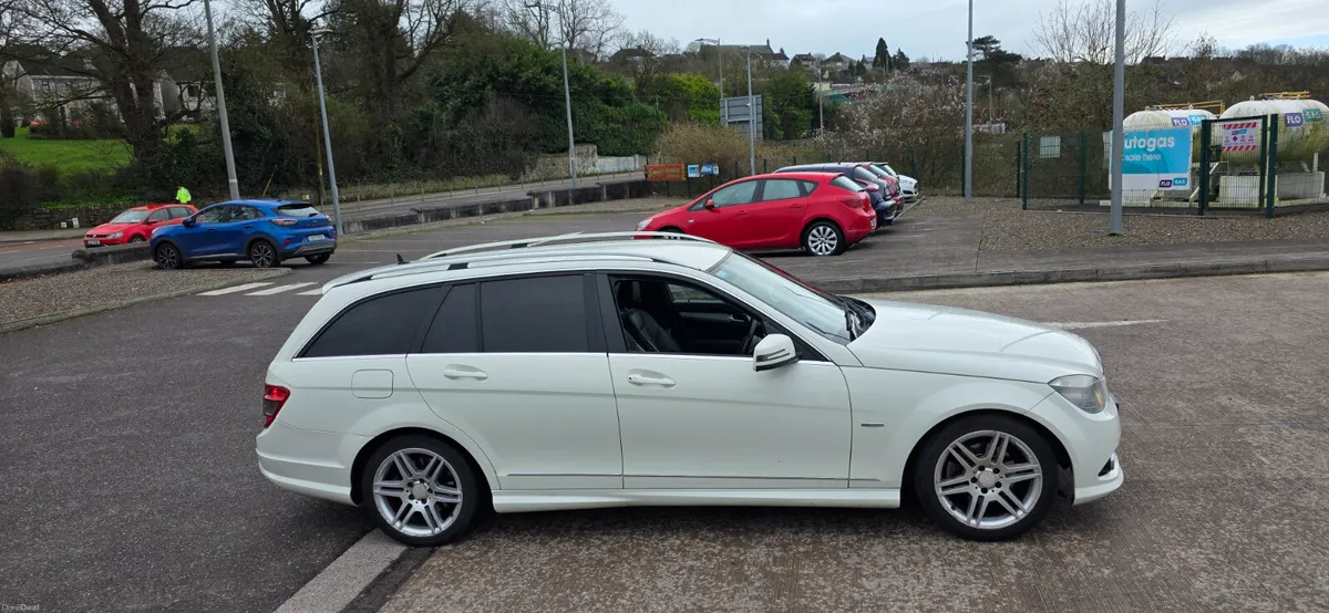 Mercedes-Benz C-Class Estate NCT and TAX - Image 4