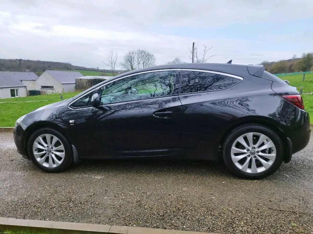 OPEL ASTRA GTC SRI LOW KM - Image 4