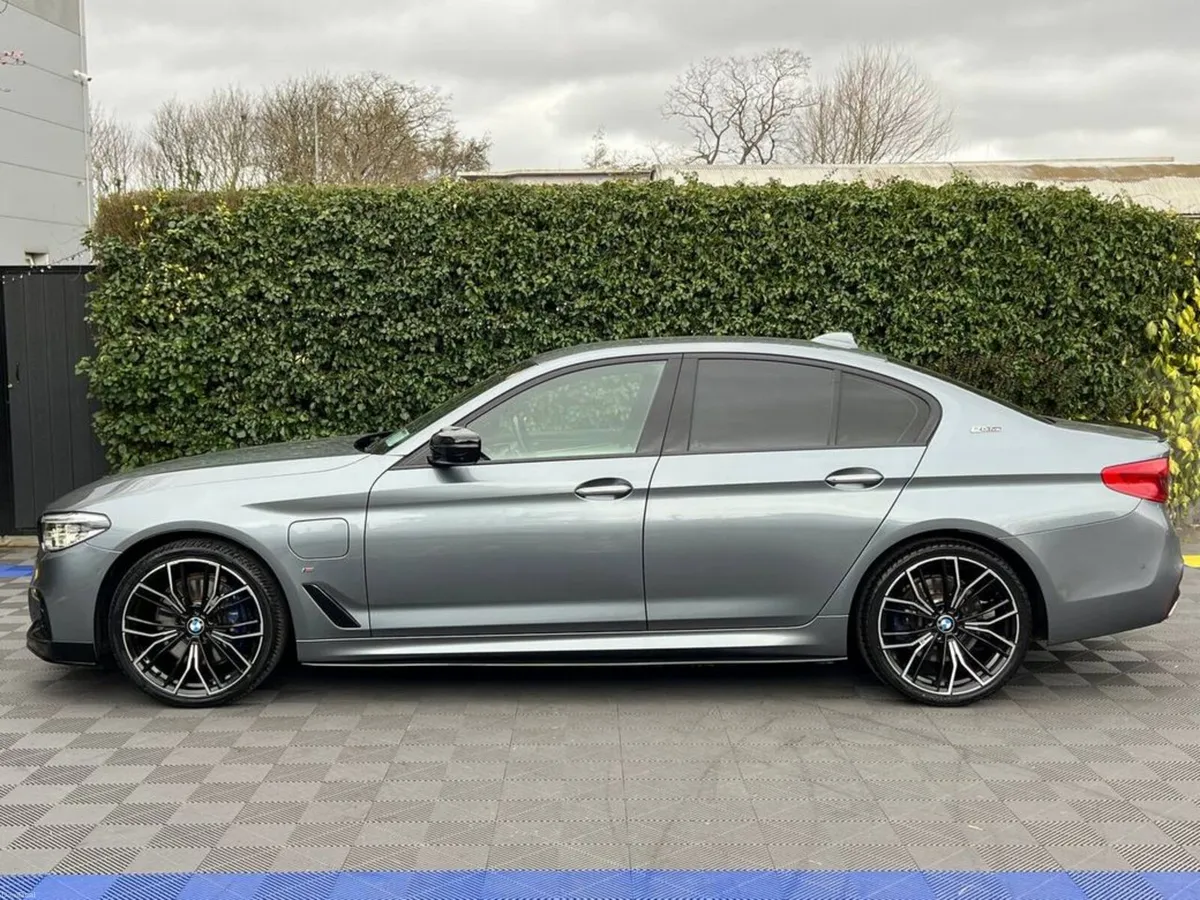 BMW 5-Series 530e M-SPORT COMPETITION 2.0 HYBRID / - Image 3