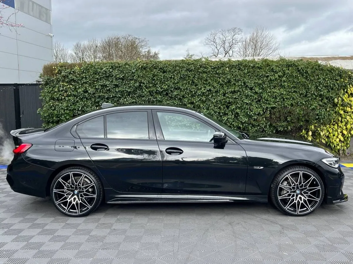 BMW 3-Series 330e M-SPORT COMPETITION 2.0 HYBRID / - Image 2