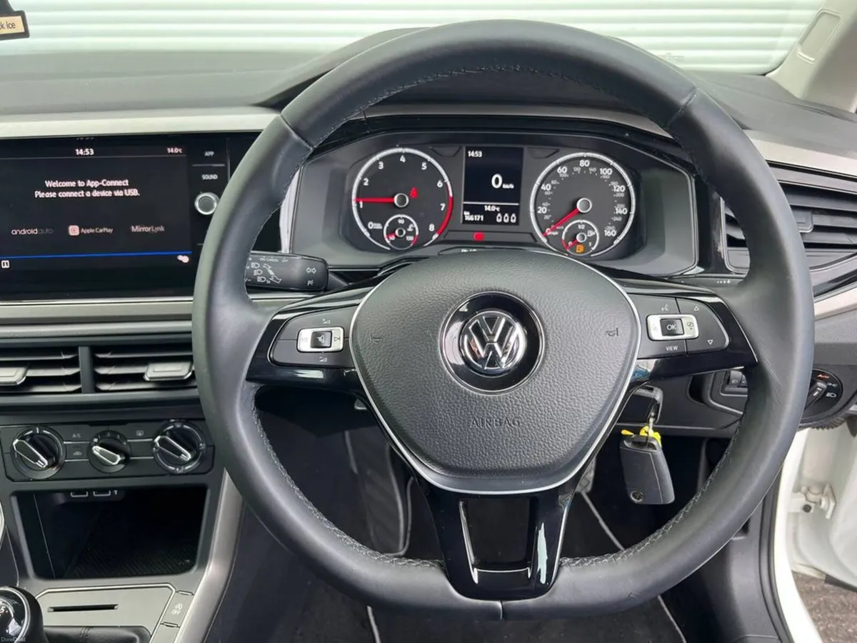 Volkswagen Polo COMFORTLINE 1.0 // APPLE CARPLAY/A - Image 4