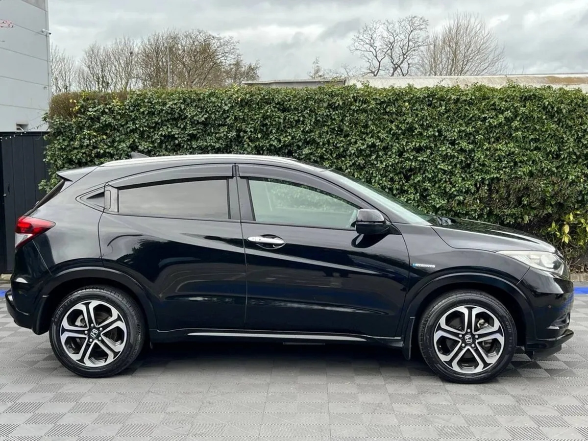 Honda Vezel 1.5 HYBRID // HALF LEATHER HEATED SEAT - Image 2