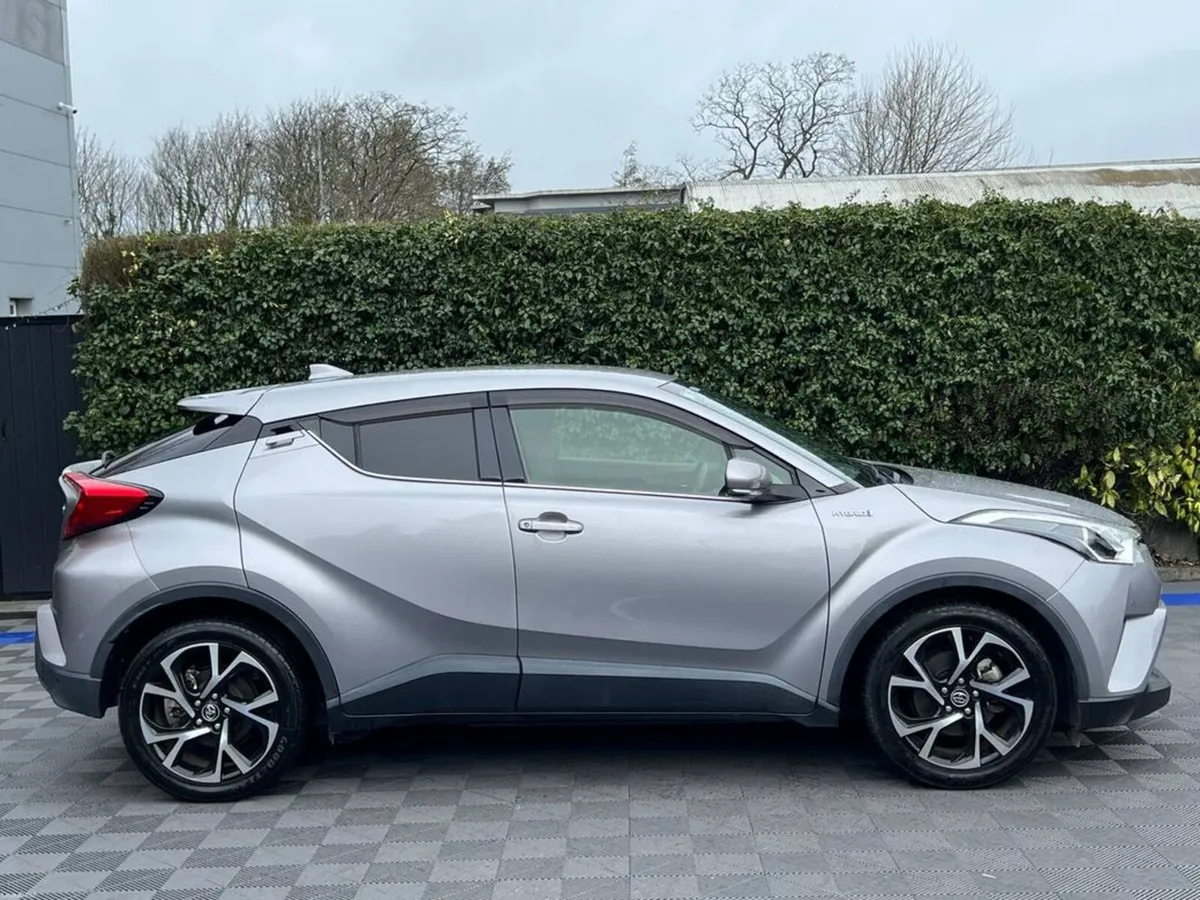 Toyota C-HR 1.8 HYBRID // HALF LEATHER HEATED SEAT - Image 2