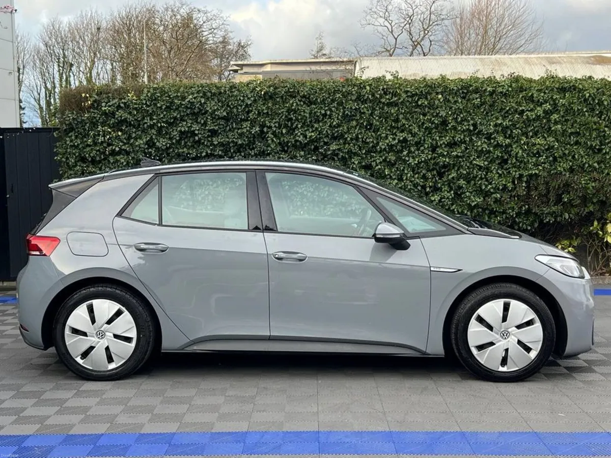 Volkswagen ID.3 LIFE PRO 58KWH // HEATED SEATS // - Image 2