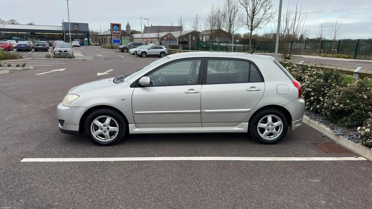 Toyota Corolla 2005 Hatchback T3 - Image 2