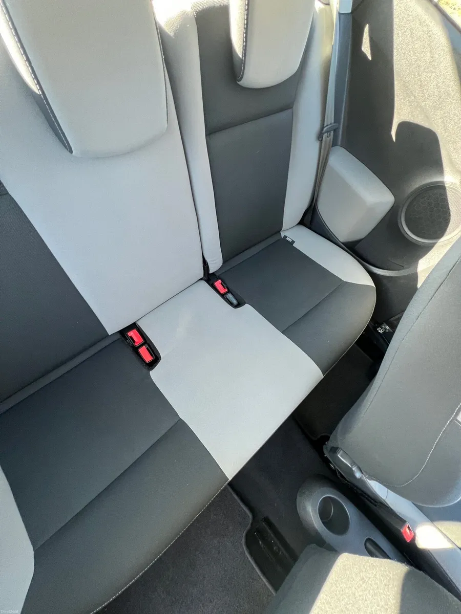 Black 2012 Renault Clio - Image 4