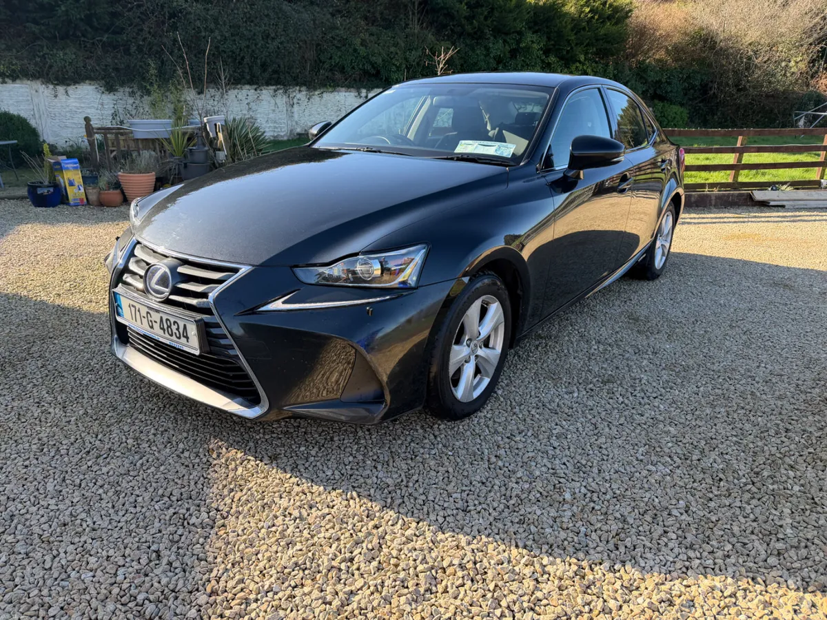 Lexus IS 2017 2.5Hybrid - Image 3