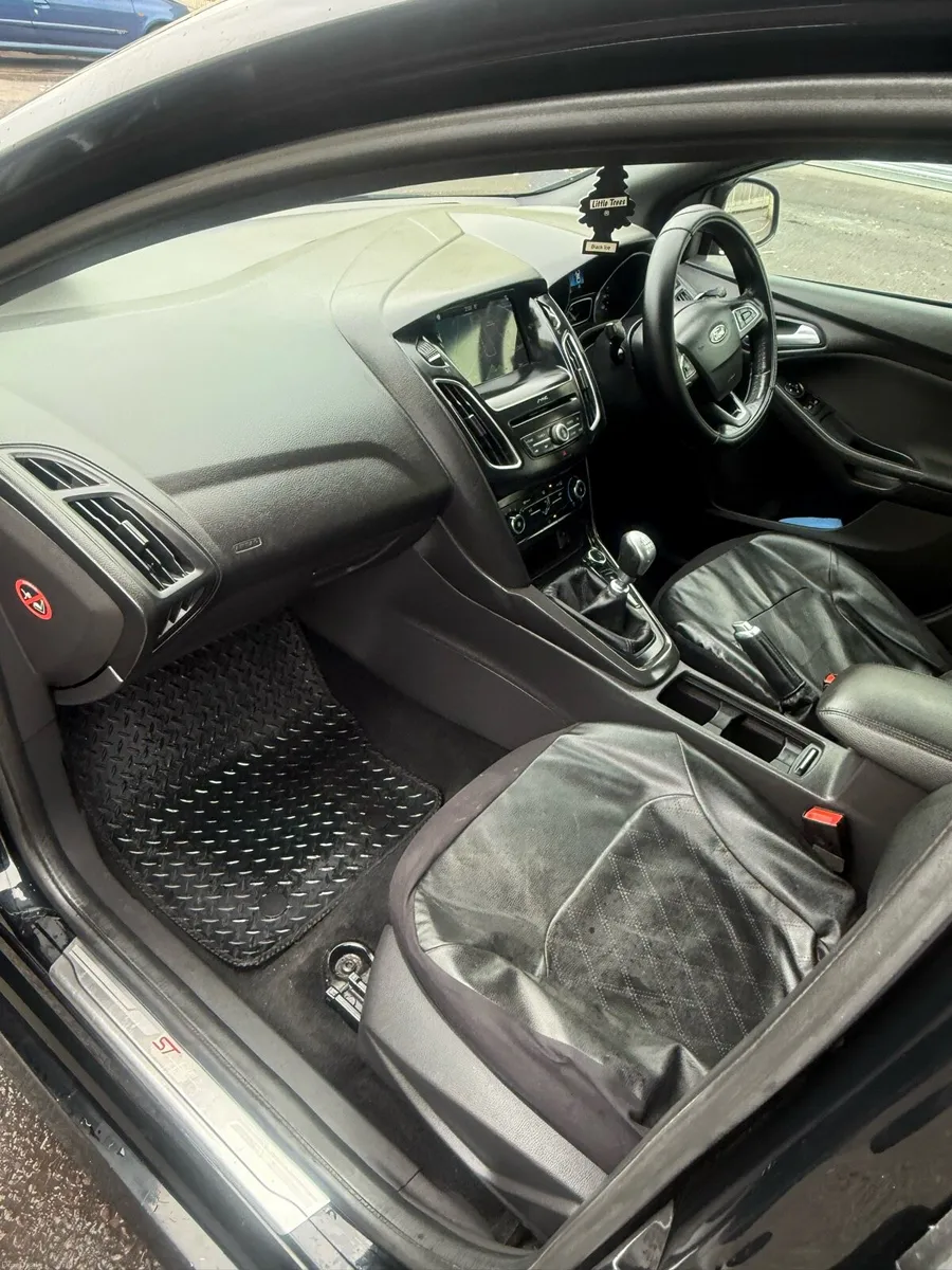 2017 Ford Focus St Line - Image 3