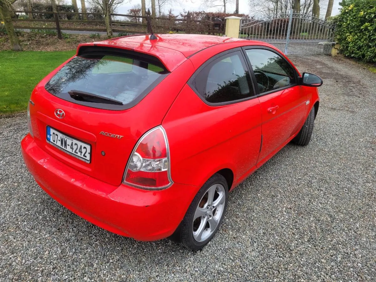 Hyundai Accent - Image 2