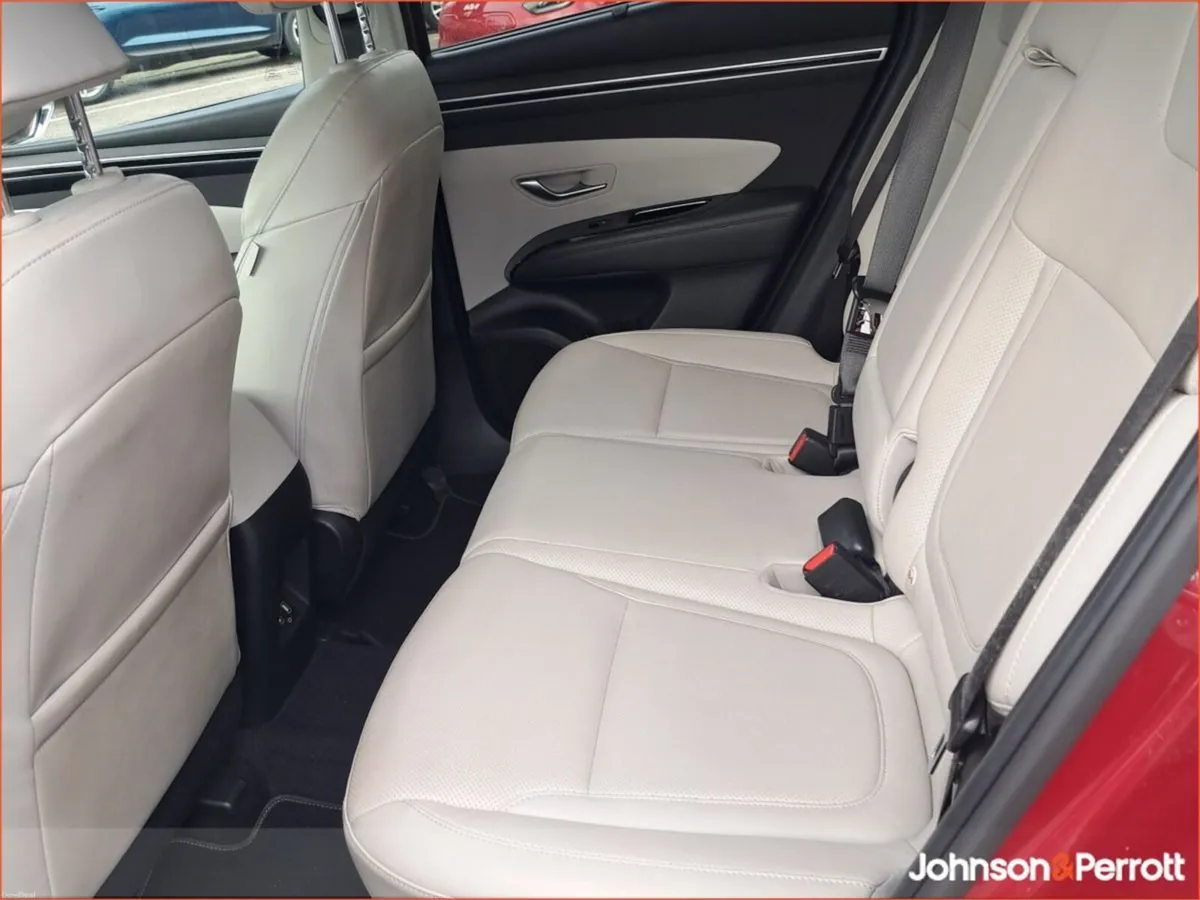 Hyundai Tucson 2WD Executive Plus w 2 Tone Roof - Image 4
