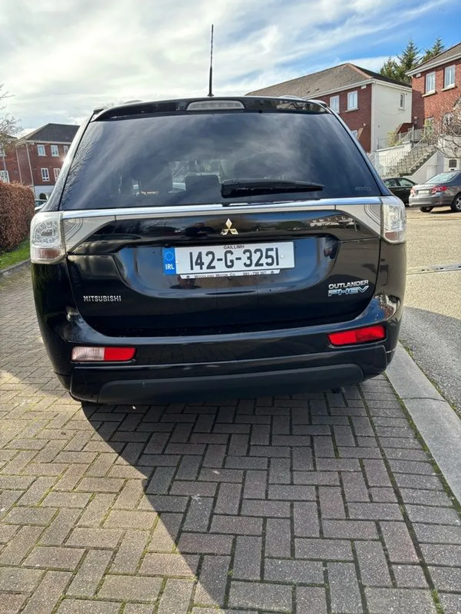 2014 Mitsubishi Outlander - Image 4